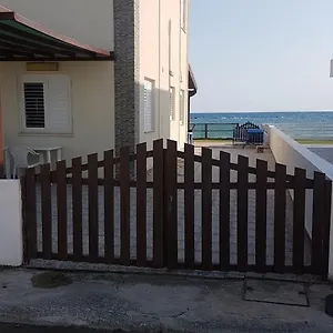 panorama-beach-house.hotelsatayianapa.com/